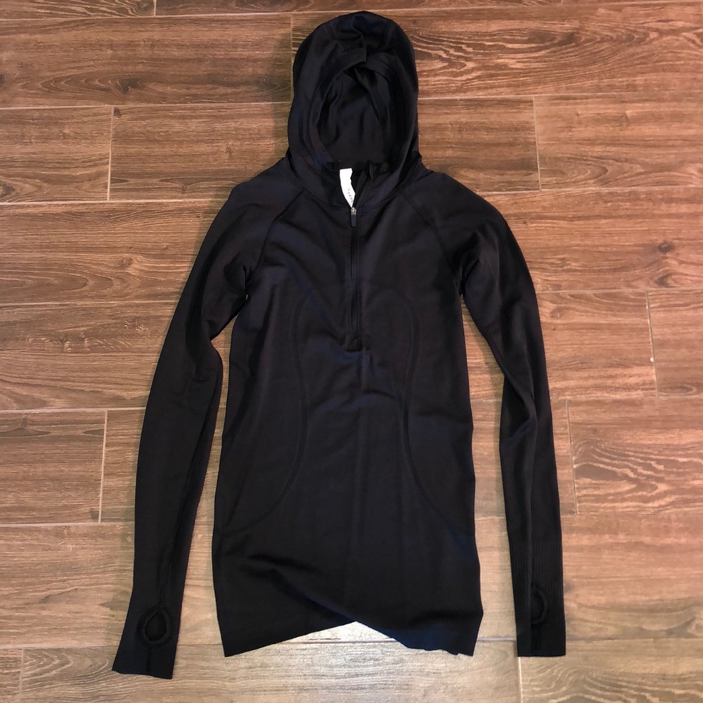 black lululemon women’s jacket size 4